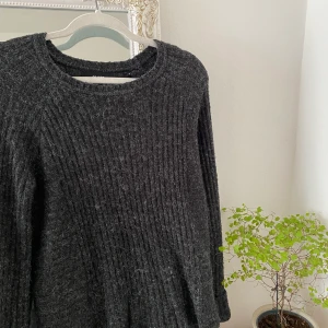 OBJECT stickad tröja  - Hejsan! Fint skick. Stickad grå tröja från OBJECT. 