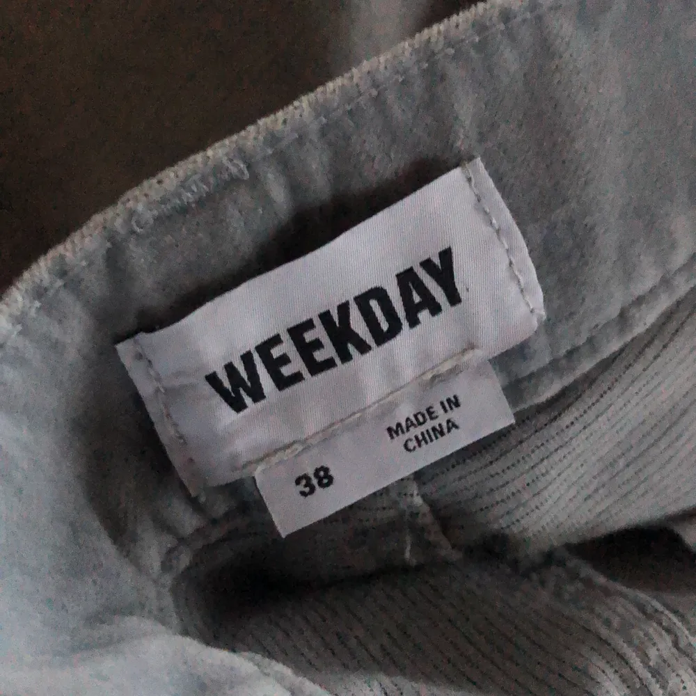 Balla weekday jeans som heter typ ”lashes oversized trousers”. Storlek 38, felfria och aldrig använda.  . Jeans & Byxor.