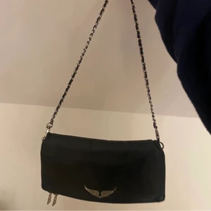 Zadig väska medium - Säljer denna fina Zadig väska som är i toppen skick. Priset går och diskutera och mer bilder kan skickas privat!<3 