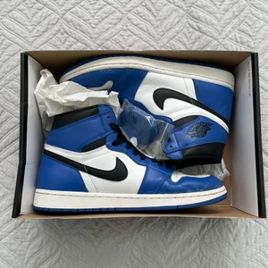 Air Jordan 1 Retro High 2018 - Original sneakers. Presenteras som en födelsedagspresent 2019. Används sällan.
