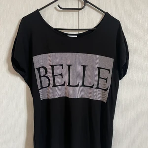 T-tröja  - Svart enkel t-tröja passar till det mesta 