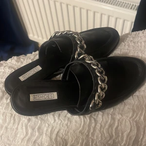 Loafers/tofflor  - Oanvända skor från NLY shoes, storlek 38