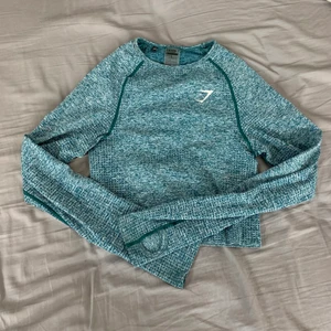 Grön/blå tränings topp - Grön/blå tränings topp från gymshark i stl S, använd men som ny