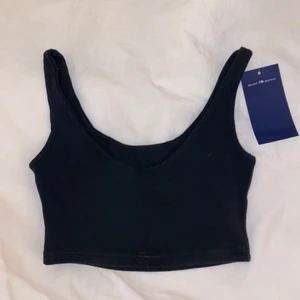 Lydia tank från Brandy Melville - Aldrig använd med lappen kvar. Säljer för 150kr :-) frakt tillkommer
