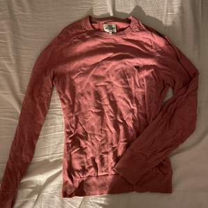 Rosa Stickad tröja från Ben Sherman, storlek xs i herr men passar även dam. (För liten för mig, 179 cm 65 kg)
