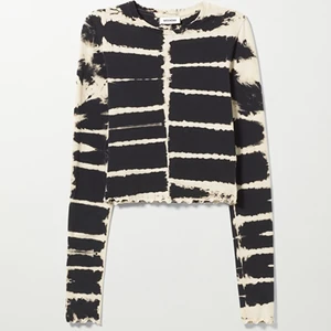 Tröja från weekday🤎 - Säljer denna super fina tröja från weekday med långa ärmar, använd 1 gång🤎