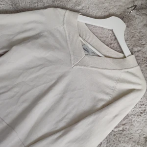 Beige tröja - Xs men passar mig som har m