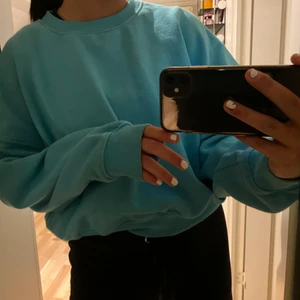 Blå sweatshirt - Köptes i somras men aldrig använd 