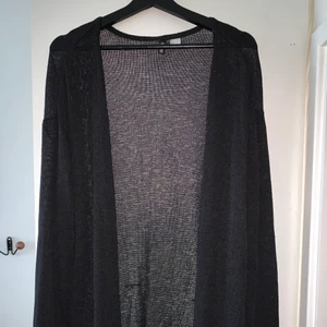 KOFTA HM - En tunn stickad kofta från hm. 