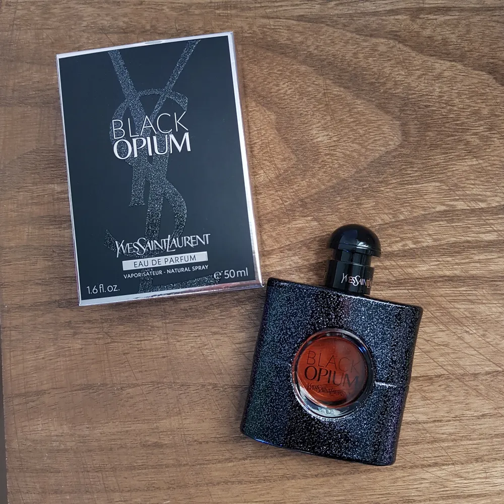Yves Saint Laurent Black Opium parfym 50ml, bara använt en liten mängd 2-3gånger. Nypris 729kr. Övrigt.