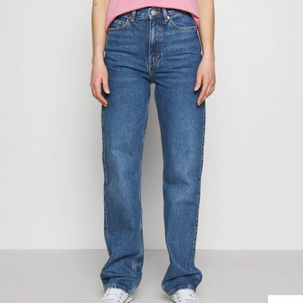 Säljer ett par skit snygga jeans då dom är för stora för mig. Jeansen är endast testade . Jeans & Byxor.