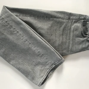 Hope rush denim bleach grey - Stl 30, toppskick, sparsamt använda och säljs pga storleksbyte. 1199kr