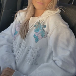 One Of One  - intressekoll!! På min fina ofo, funderar på att sälja då jag inte fått så mycket användning av den. Snörerna är borttappade men annars är den i fint skick! 