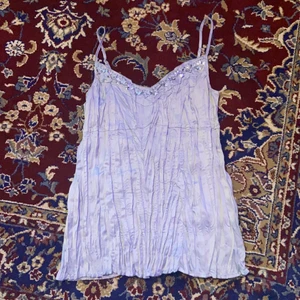 Linne - Superfint linne med paljetter upptill 👌🏼👌🏼 jättefint skick, lite ”räfflat” i tyget