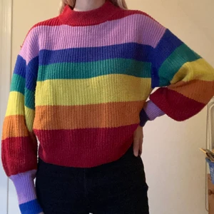 Färgglad stickad tröja  - Jättefin stickad tröja från Monki
