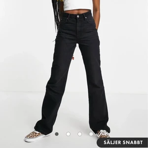 Jeans - Säljer dessa assnygga jeansen 150 kr plus frakt