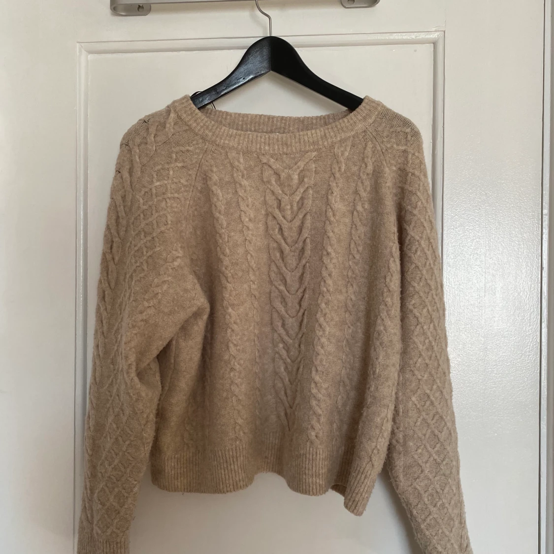 Beige stickad tröja - 90
