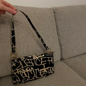 Väska  - Snygg vintage väska från missguided. Pris är inklusive frakt 