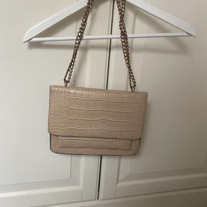 Väska från Nelly  - Beige väska från Nelly