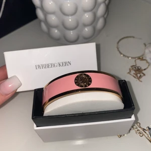 Dyrberg Kern armband - Super fint och elegant armband från Dyrberg Kern! Knappt använt🥰