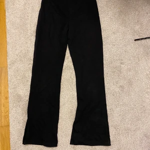 Mjuka byxor  - För båda byxorna 30kr och för 1 par 15kr, gott skick. Köparen betalar frakten!🥰