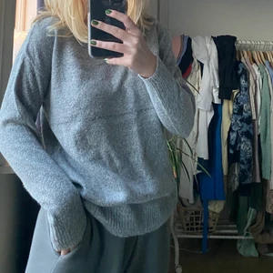 Stickad tröja - Super snygg tröja, lätt att matcha. Oanvänd, jättefint skick❄️❄️