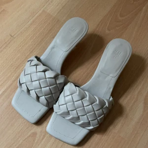 Klackskor - Grå/beiga klackskor från HM i storlek 37! Bara testade 💗