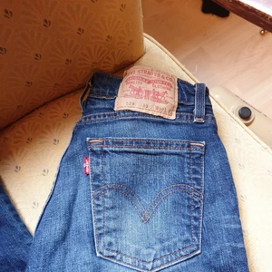 Lewis bootcut 529 - Lewis 529. W 27 L 30 elastiska bootcut,innerben 74 cm,midja 72 cm