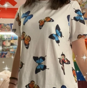 T shirt  - Gullig t shirt ⟟ väldigt bra skick <3