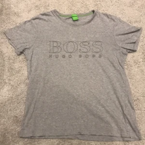 Hugo boss  - Säljer min Hugo boss t-shirt pga att den inte kommer till nån användning, skick 8/10