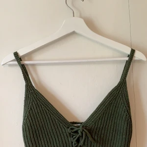 Zara  - Jättefin topp från zara som är virkad. FRAKT ÄR INRÄKNAD I PRISET!!. Tyvär passade den inte på mig och behöver därför sälja den :(. Verkligen jättefin!! Skriv privat om fler bilder önskas eller andra frågor. 🥰