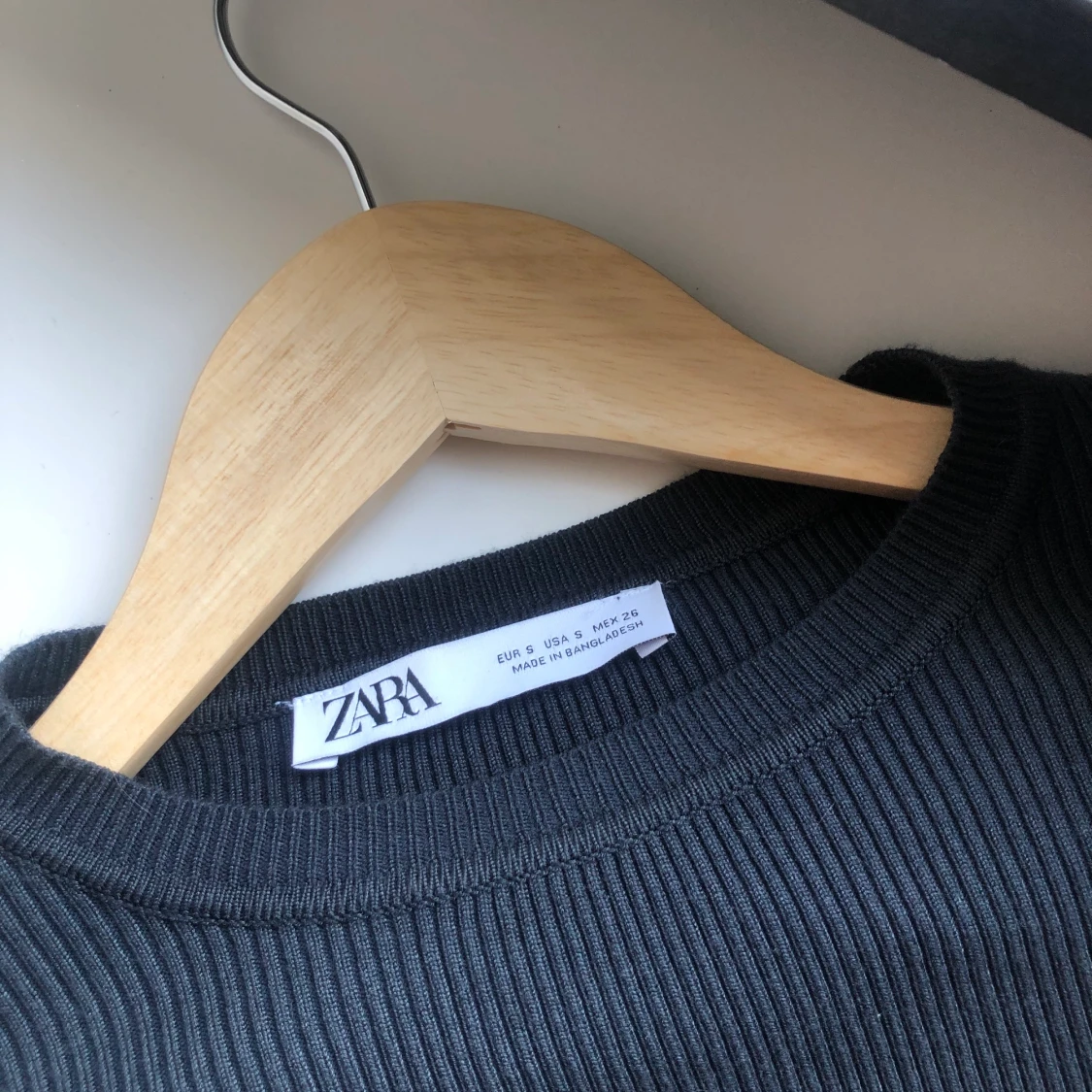 Långärmad marinblå tröja från zara i storlek S - 91
