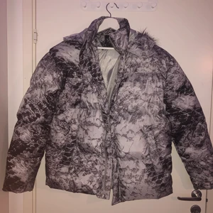 Boohoo Puffy Vinterjacka  - Puffy vinterjacka från Boohoo man i storlek S. Väldigt bra skick aldrig använd. 