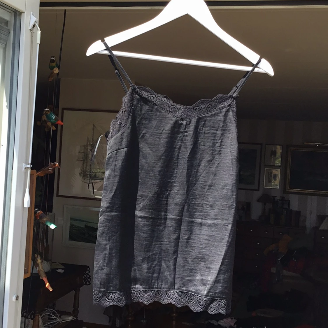 En svart Supper fint satin topp