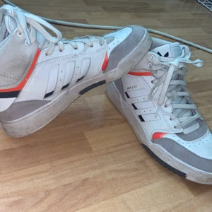 Adidas skor - Säljer dessa adidas skor i stl 38