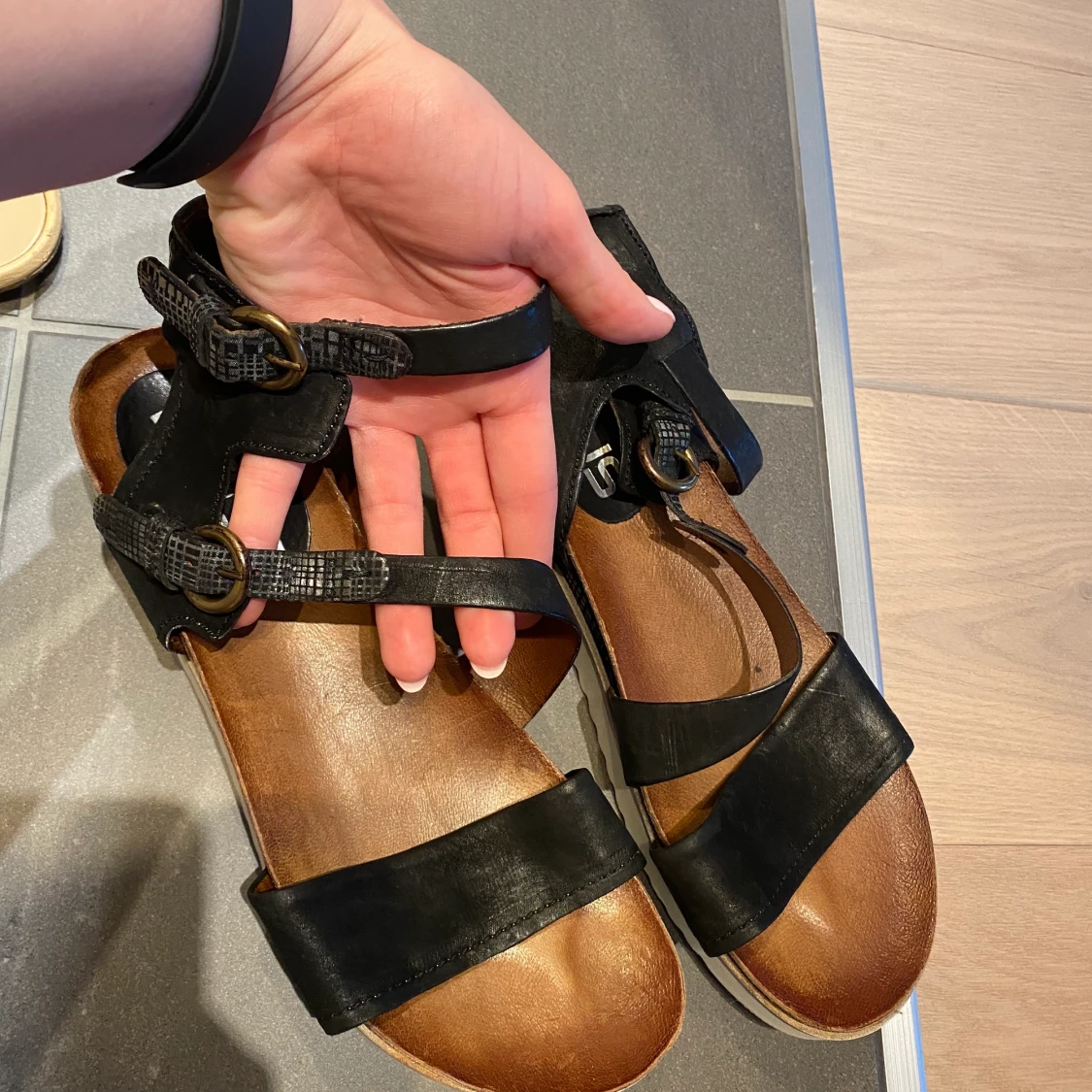 Svarta sandaler i läder, storlek 41