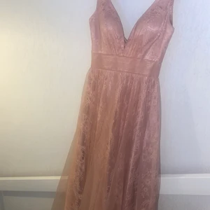 Klänning till bal eller bröllop  - Köpt på proms & weddings för 3200:-, använd en gång. Pris kan diskuteras vid snabb affär :)