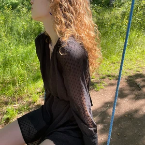 Supersnygg party klänning  - Snygg klänning med glittriga detaljer. Bra kavlitet