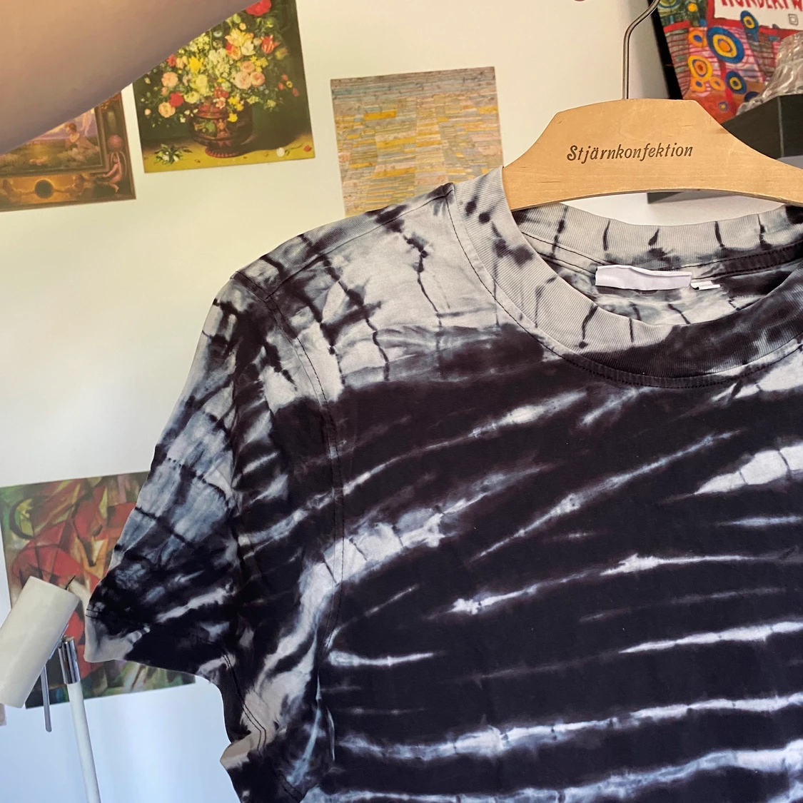 Batik T-shirt från Weekday 