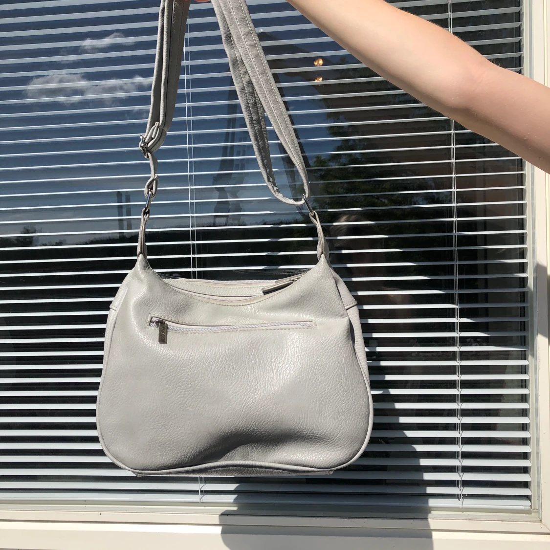 Vitbeige axelväska - 91