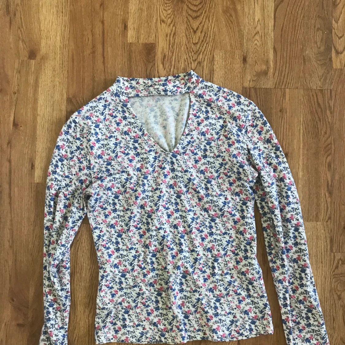 Blommig långärmad - 90