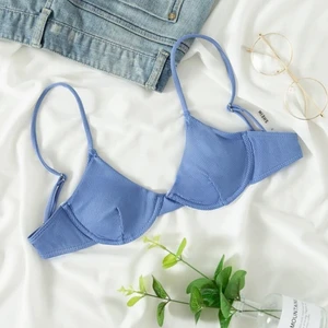 Bikini - Säljer dennna jättefina bikini toppen för fler bilder eller frågor kontakta. 💗💗 Pris diskuterar vi tillsammans ❤️❤️