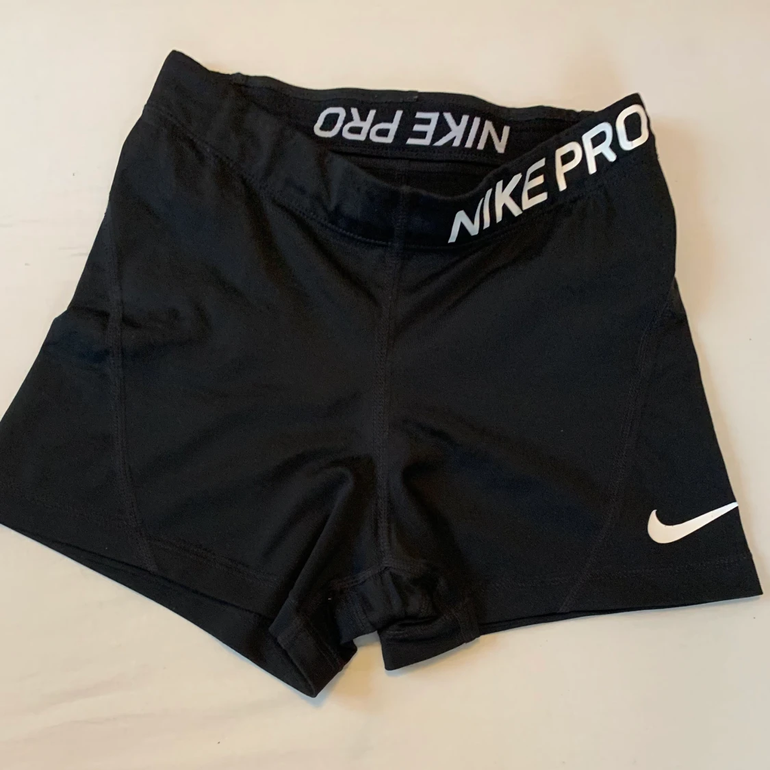 Svarta Nike PRO träningsshorts