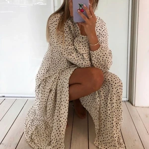 Chiquelle klänning - !Inte mina bilder! Säljer min superfina chiquelle klänning i storlek M. Endast använd två gånger så jättebra skick. Skriv för fler bilder 💕💕