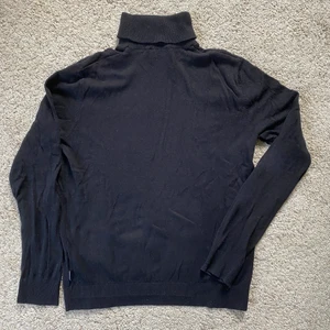 Turtle/poloneck - Svart bekväm turtleneck tröja som endast är använd en gång🖤 