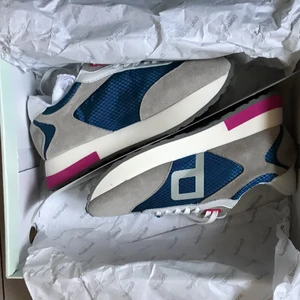 SNYGGA SKOR  - FRÄNA SKOR FRÅN PHILIP HOG! JÄTTESKÖNA SKOR! säljer dem för att jag använder dem inte har): originalpris: 999kr. Om du vill ha mer info eller bilder skriv privat 