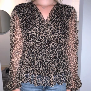 Tröja från Boohoo med prislapp kvar  - Snygg tröja från Boohoo med prislapp kvar 