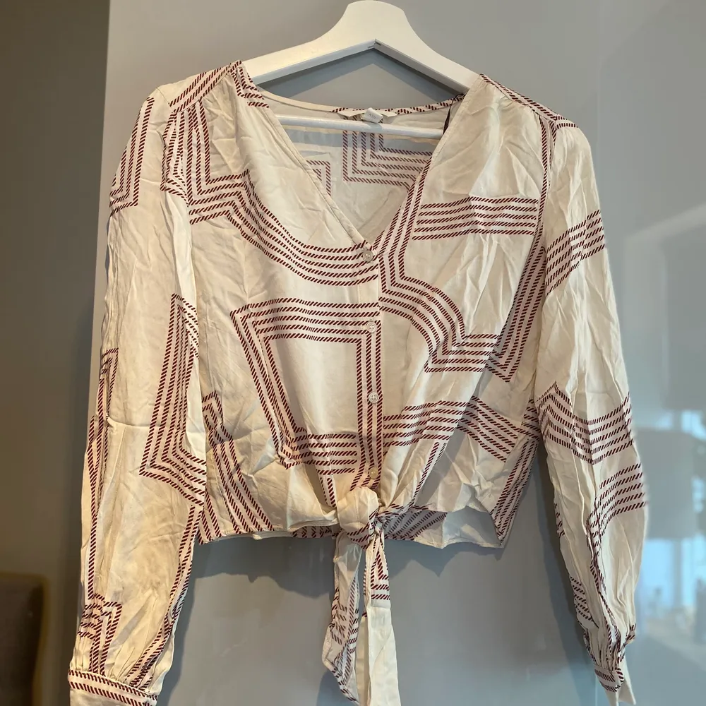 Säljer min fina blus som nt blivit använd på ett bra tag. . Muu.