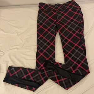 Leggings  - Ska sälja denna leggings för 90 kr från Stadium. Använt typ 3 gg. Storleken är M. Kontakta mig om ni har frågor eller om ni ska köpa den.