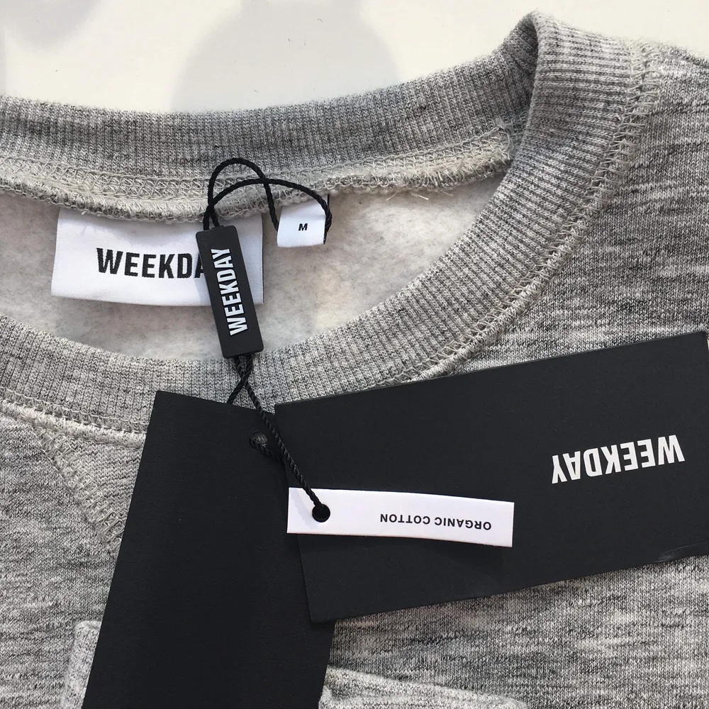 En helt ny tröja från weekday i grått och skönt material! storlek M!. Tröjor & Koftor.